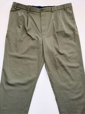 Roundtree & Yorke Olive Green Pleated Dress Pants